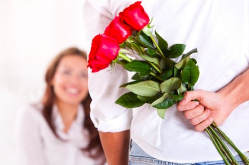 Offrir des fleurs, quel impact pour une femme ?