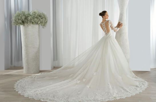 Jour J : quelle robe de mariée choisir pour une cérémonie à la plage ?