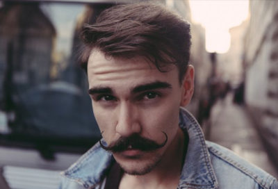 Comment adopter la moustache ?