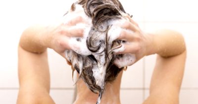 Est-il nécessaire de laver ses cheveux tous les jours?
